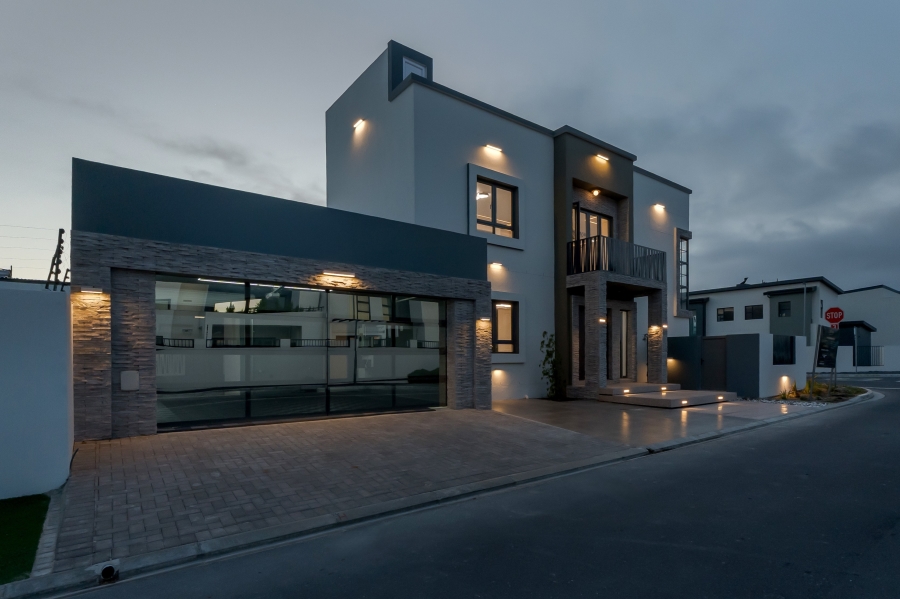 6 Bedroom Property for Sale in Sandown Western Cape